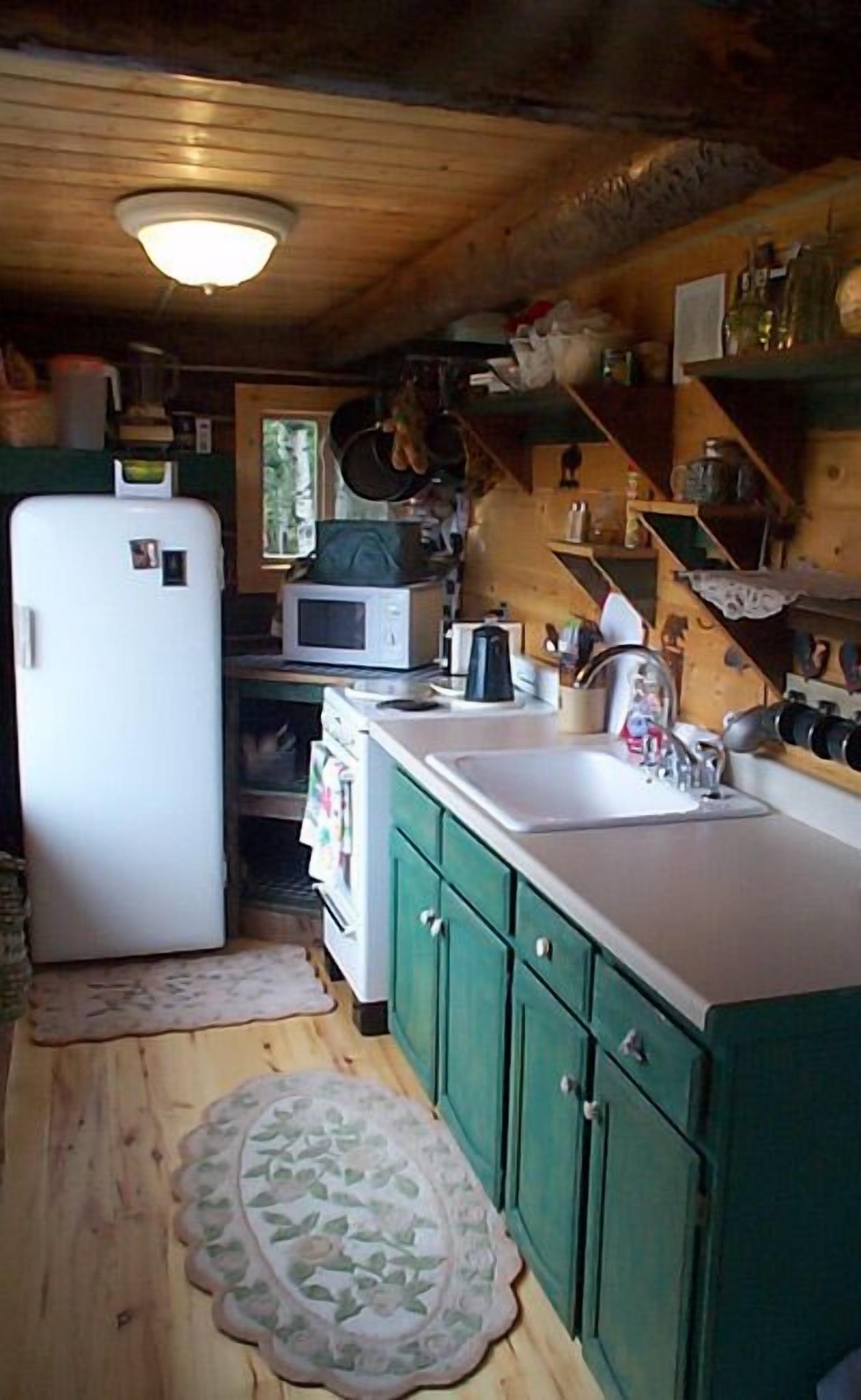 Log Cabin Getaway On Ranch close to Yellowstone Park