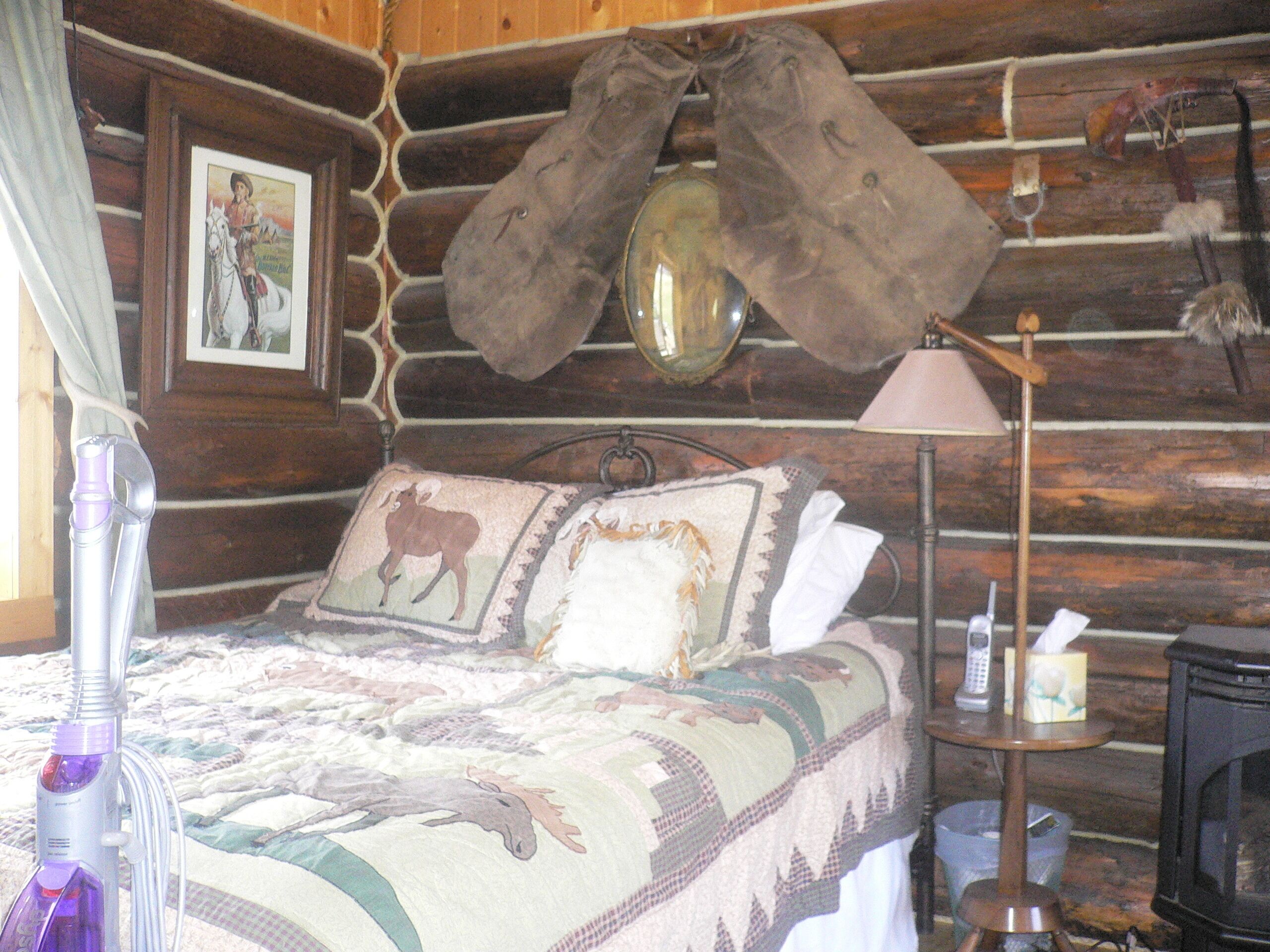 Log Cabin Getaway On Ranch close to Yellowstone Park