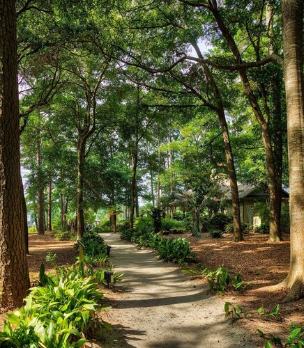 Beautiful Southport, Golf Frontage & Oak Island Beach club .New Quartz counters 