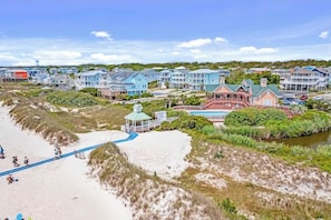 Miscellaneous - Beautiful Southport, Golf Frontage & Oak Island Beach club .New Quartz counters  (Southport)