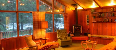 Smart TV, fireplace, video games, DVD player