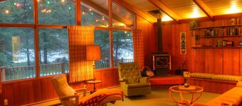 2 blocks to ski lifts! 9 person hot tub! Walk to XC ski,
Restaurants & Brewery!