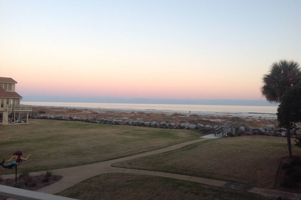 Fripp's Best Location and Just Steps Away from the Beach!