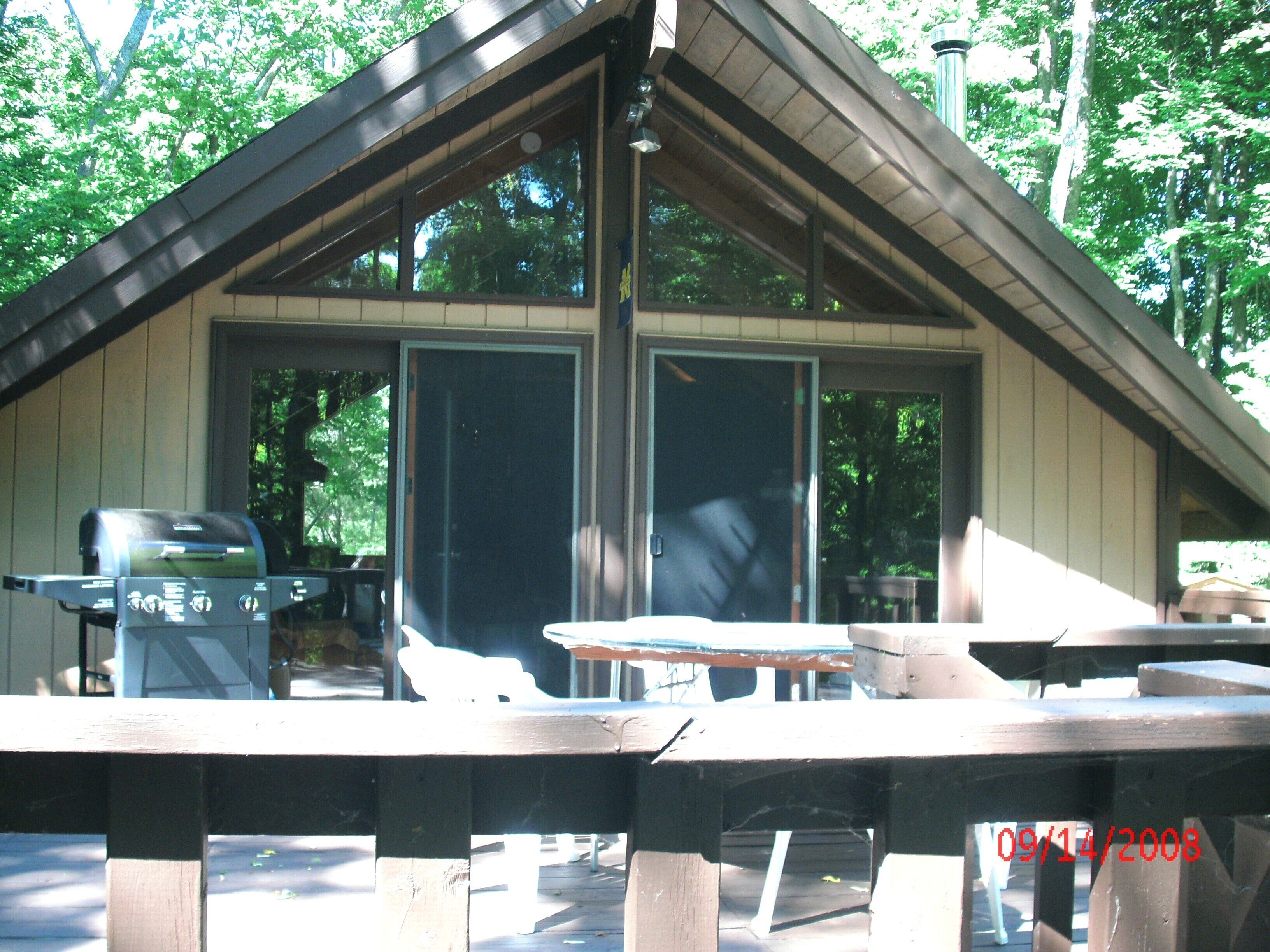 Cabin by Lake Harold in Lakes Of The North Association