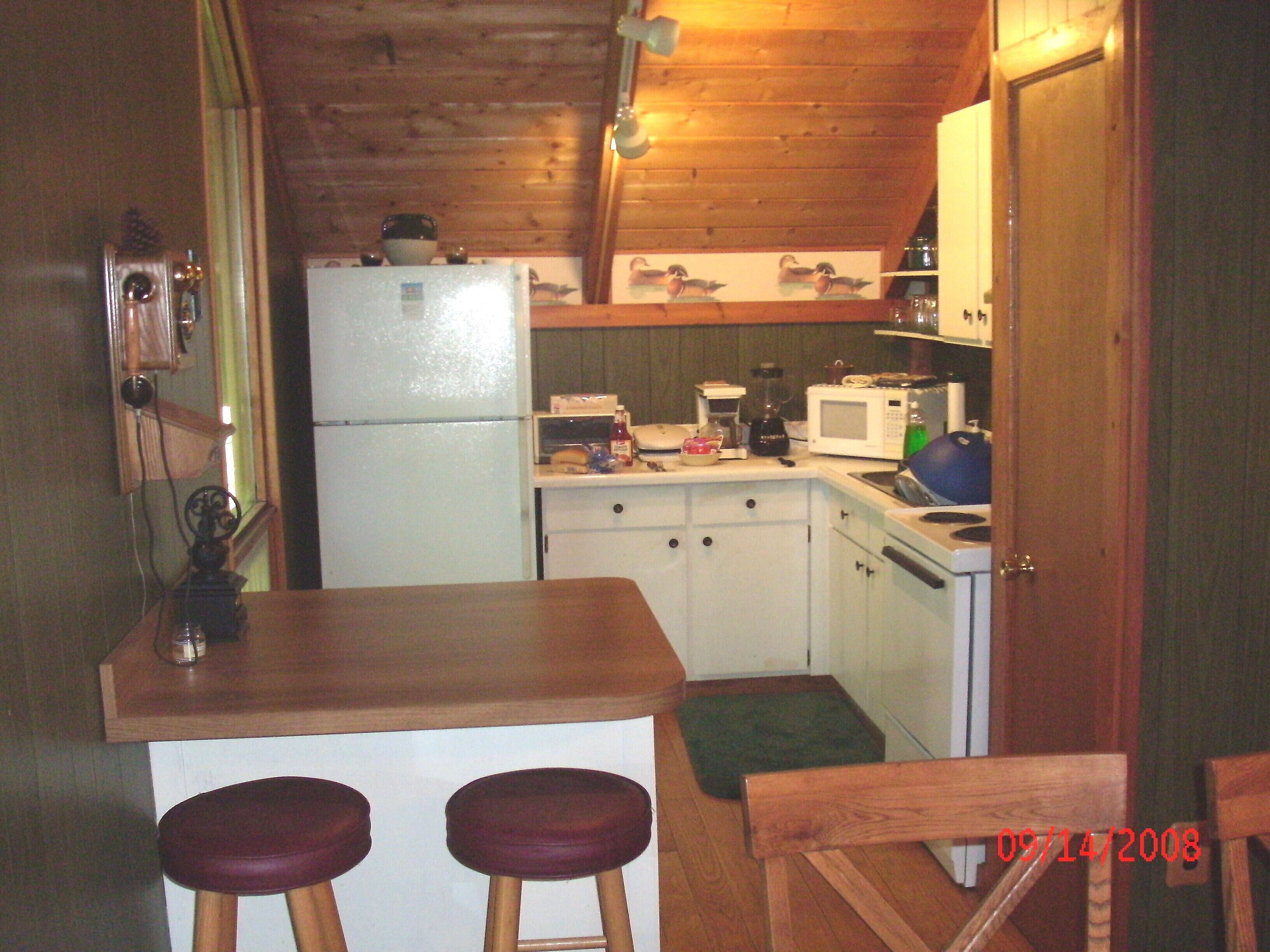 Cabin by Lake Harold in Lakes Of The North Association