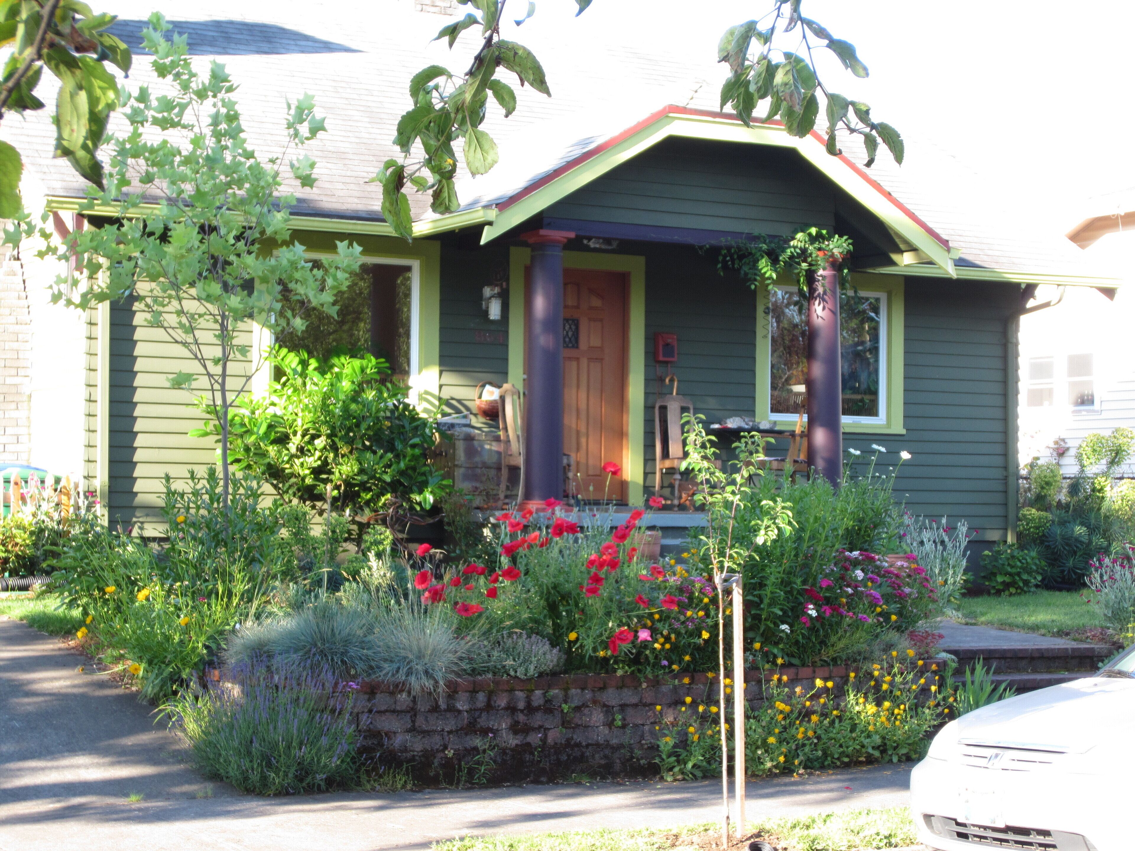 Adorable Alberta Arts Bungalow
