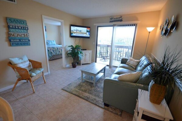 Smart TV, DVD player, books, stereo