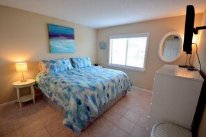 2 bedrooms, memory-foam beds, iron/ironing board, free WiFi