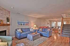 Smart TV, DVD player, books