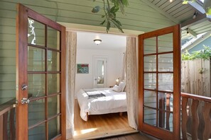 2 bedrooms, desk, iron/ironing board, travel cot
