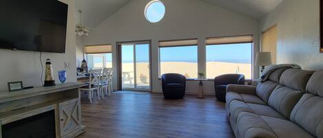 Smart TV, books, stereo