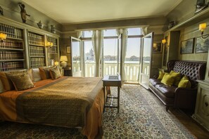 4 chambres, coffres-forts dans les chambres, fer et planche à repasser