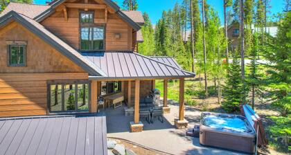 Peak 8 Luxury- 6Bed /6.5Baths Sleeps 14 in 11 beds, Hot tub, Sauna & Pool table