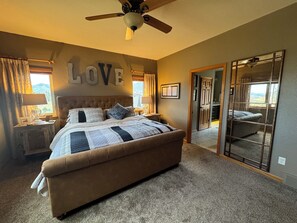 3 bedrooms, in-room safe, iron/ironing board, travel cot