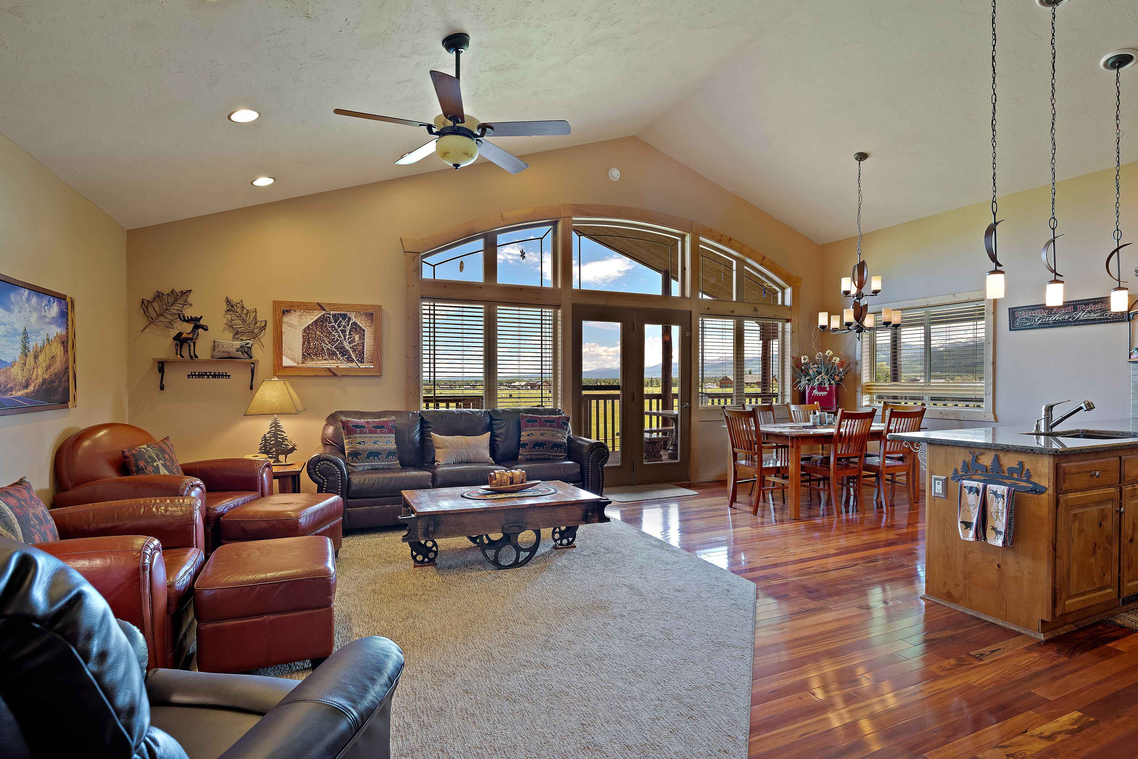 Ski Grand Targhee & Jackson Hole! Hot Tub! Well Stocked Kitchen! 3 King Beds!