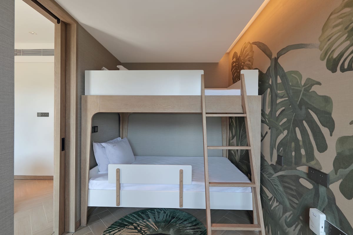 Suite, 2 Bedrooms, Garden View (Living)