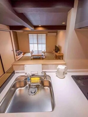 Basic House, Multiple Beds, Non Smoking | Private kitchenette