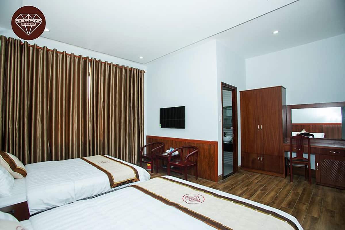 Habitación familiar | Escritorio, cortinas blackout, wifi gratis y ropa de cama