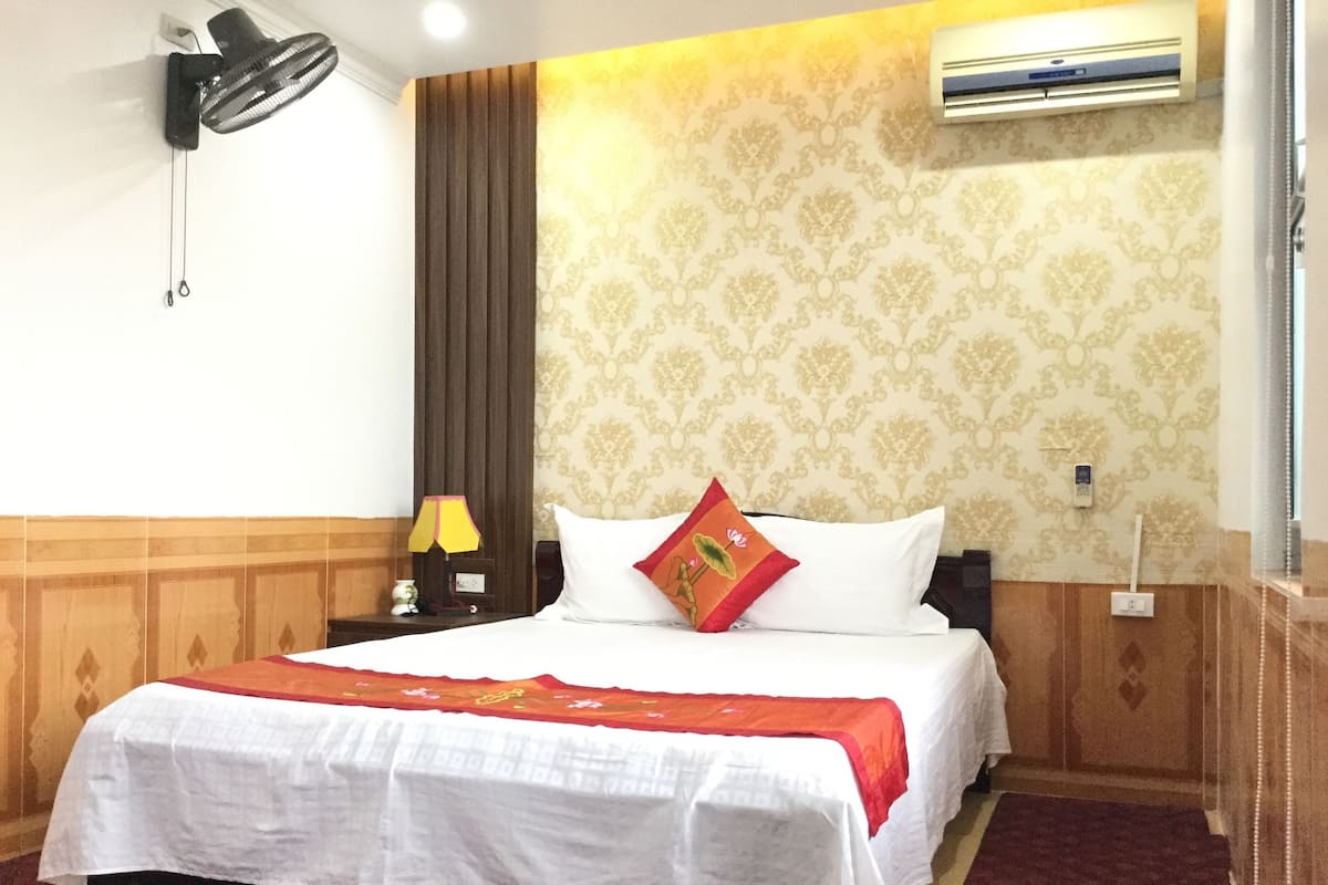Double Room | Desk, blackout drapes, free WiFi, bed sheets