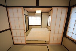 House, 4 Bedrooms, Non Smoking | 4 bedrooms, individually decorated, desk, blackout drapes - Laku Rakuzen (Kyoto)