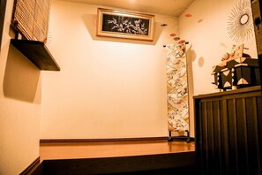 Interior entrance - Laku Rakuzen (Kyoto)