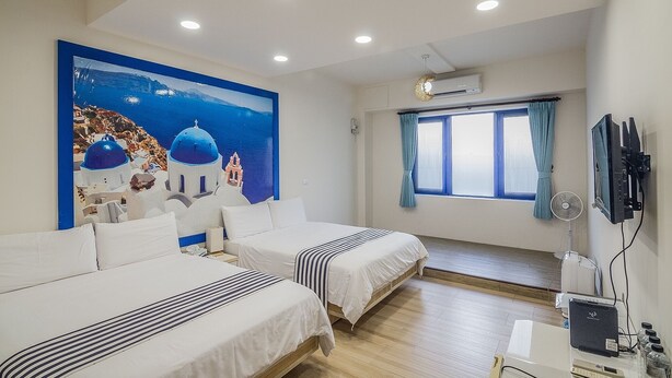 ห้องดีลักซ์สำหรับสี่ท่าน, 1 ห้องนอน | โต๊ะทำงาน, ผ้าม่านกันแสง, ห้องเก็บเสียง, Wi-Fi ฟรี