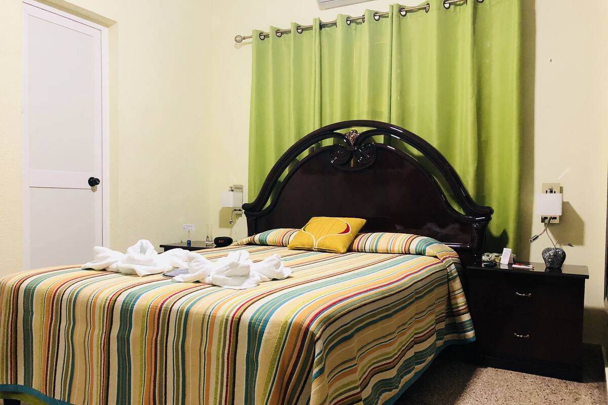 Deluxe Room, 1 King Bed, Non Smoking