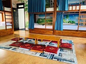 ห้องพักรวม | มินิบาร์, ตู้นิรภัยในห้องพัก, ห้องเก็บเสียง, Wi-Fi ฟรี