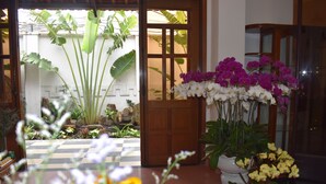 Flat-screen TV - V.I.P's House  2 (Da Nang)