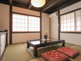  Murasaki (12 Adults) | Individually decorated, individually furnished, free WiFi, bed sheets