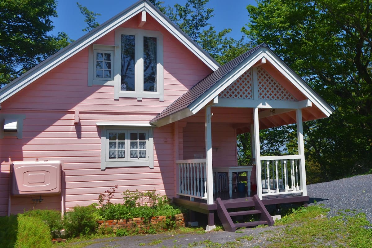 Rose (4 Adults) | WiFi (free), individually decorated, individually furnished, bed sheets