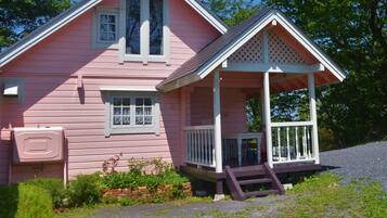 Rose (4 Adults) | 1 bedroom, individually decorated, individually furnished, free WiFi