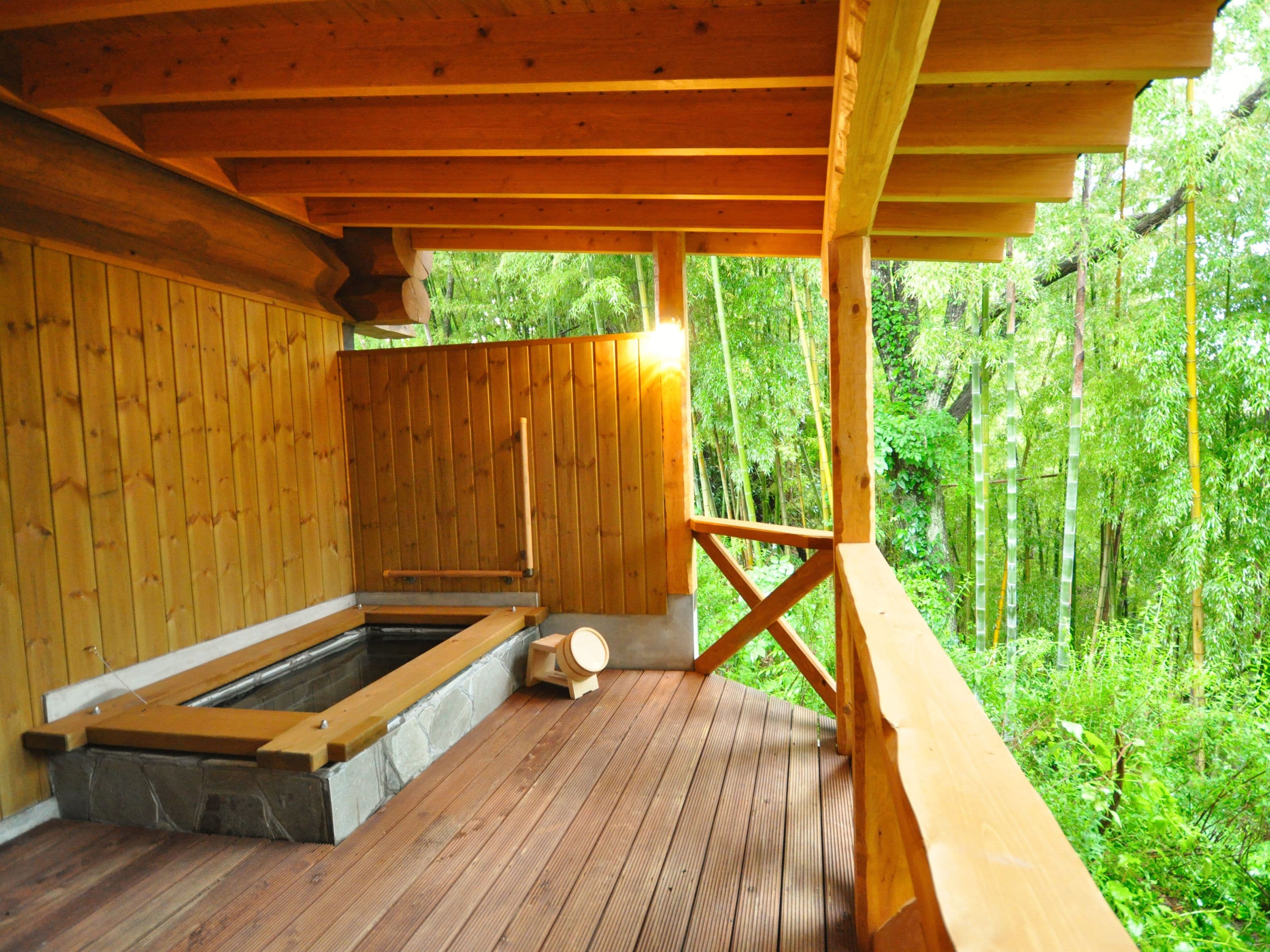 奢华村舍 (Peter Pan, 14 Adults) | 浴室 | 独立的浴缸和淋浴、深泡浴缸、免费洗浴用品、吹风机