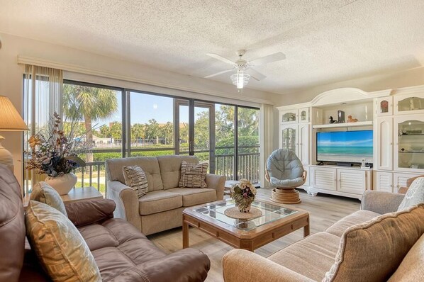 Televisión, reproductor de DVD y impresora 