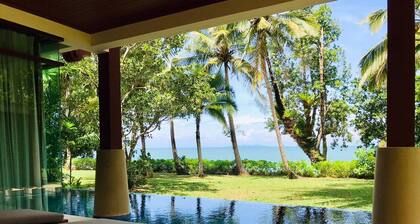 Beachfront Amatapura villa 10