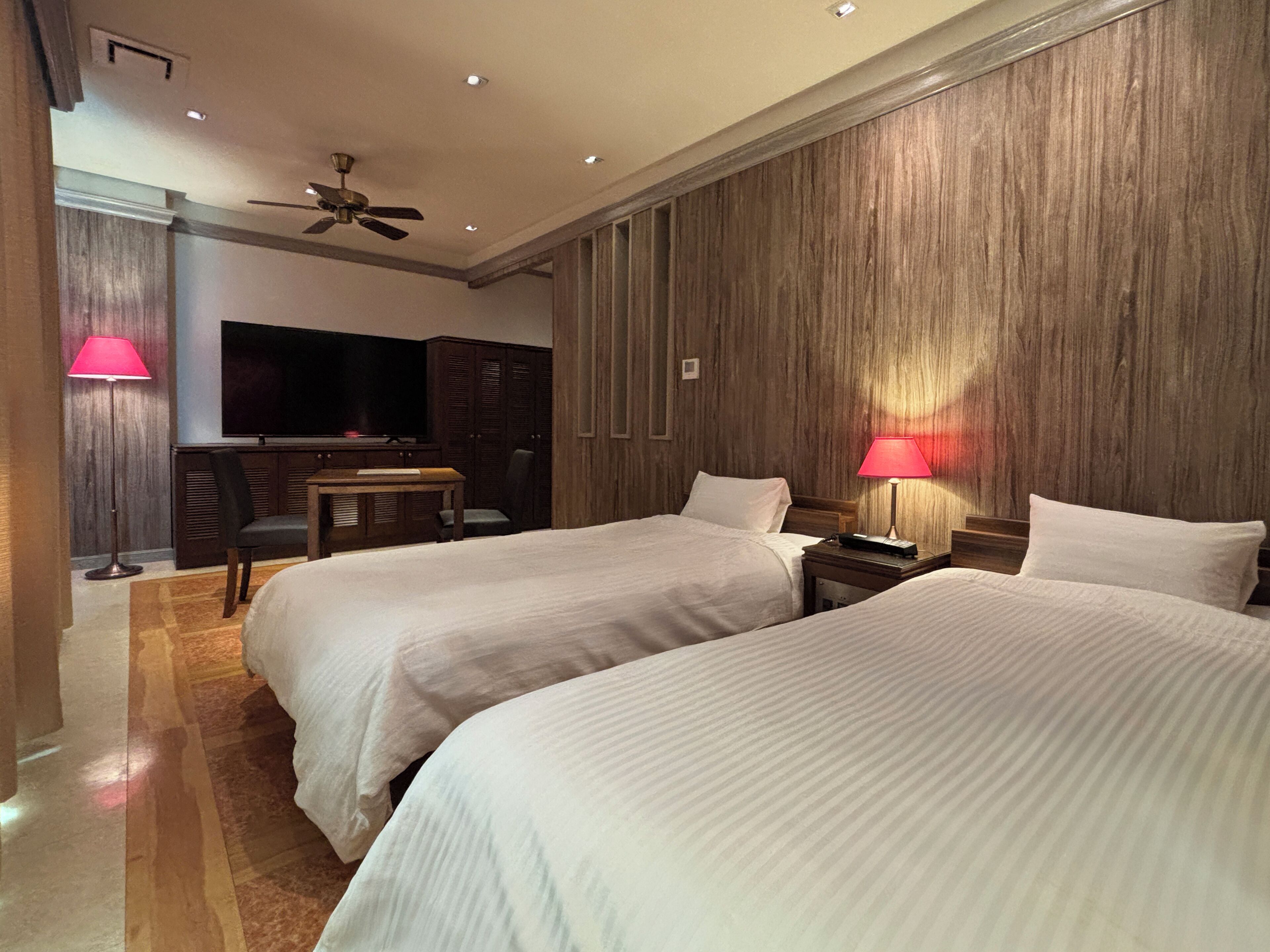 Cubrecamas, wifi gratis y ropa de cama 