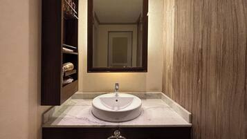 Superior Twin Room | Bathroom | Separate tub and shower, deep soaking tub, free toiletries, hair dryer