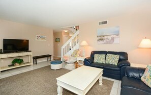 Televisie, een dvd-speler en een printer