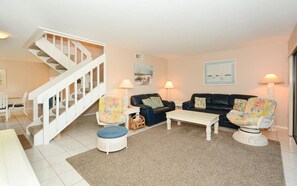 Televisie, een dvd-speler en een printer