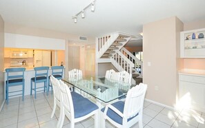 Dining - Doveplum 624- 2 Story, 2 Bedroom Condo with Private Beach with lounge chairs & umbrella provided,... (Siesta Key)
