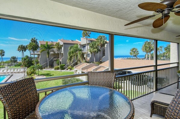 Outdoor dining - Chinaberry 426 - 2 Bedroom Condo with Private Beach with lounge chairs & umbrella provided, 2 Poo... (Siesta Key)
