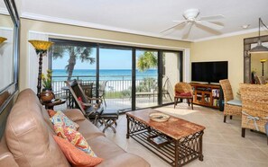 Televisie, een dvd-speler en een printer