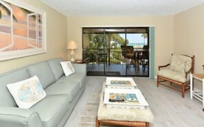 TV, DVD player, printers - Chinaberry 423 - 2 Bedroom Condo with Private Beach with lounge chairs & umbrella provided, 2 Poo... (Siesta Key)