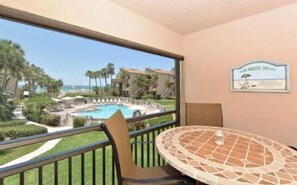 Dining - Chinaberry 423 - 2 Bedroom Condo with Private Beach with lounge chairs & umbrella provided, 2 Poo... (Siesta Key)