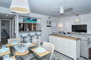 Dining - Firethorn 712 - 2 Bedroom Condo with Private Beach with lounge chairs & umbrella provided, 2 Pool... (Siesta Key)
