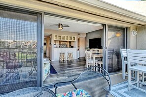 Outdoor dining - Firethorn 830 - 2 Bedroom Condo with Private Beach with lounge chairs & umbrella provided, 2 Pool... (Sarasota)