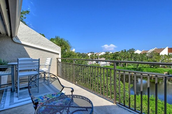 Property grounds - Firethorn 830 - 2 Bedroom Condo with Private Beach with lounge chairs & umbrella provided, 2 Pool... (Sarasota)
