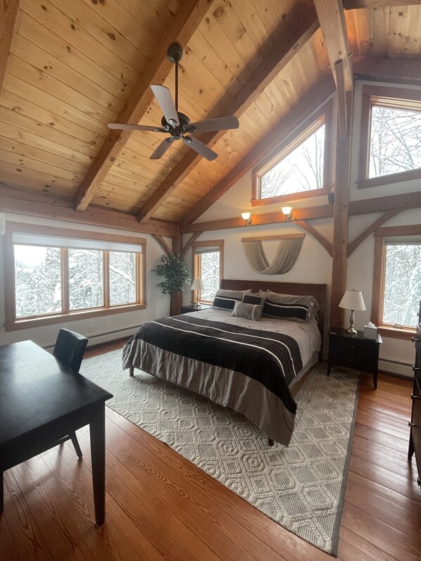 4 bedrooms, desk, iron/ironing board, travel cot