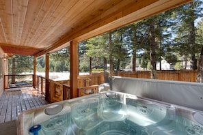 Tina de hidromasaje al aire libre