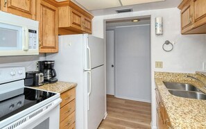 ثلاجة، ميكروويف، فرن، موقد طهي مسطح